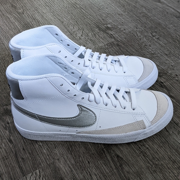 Nike Blazer Mid 77, Youth Size 7, White and Metallic Silver